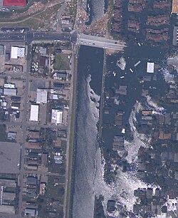 Breach in 17th Street Canal floodwall in New Orleans, Louisiana, August 31, 2005. (NOAA)