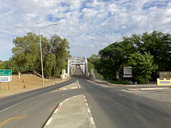 The General Hertzog Bridge over the Orange River at Aliwal North on the southwestern border with the Free State: Note the remains of the Frere Bridge on the left.