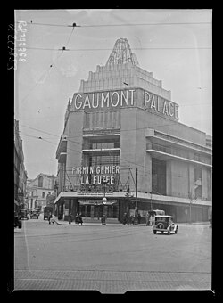 Exterior of Gaumont Palace in 1933