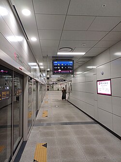 Line 8 platform