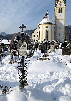 Grave of a poacher in Schliersee, quoting the first stanza of the Jennerwein song. Now and then, poached game is being placed on the grave to commemorate 'Girgl'.