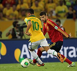 Piqué (right) in action for Spain in the 2013 FIFA Confederations Cup Final