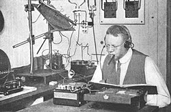 Fessenden operating an underwater oscillator in 1915.[36]