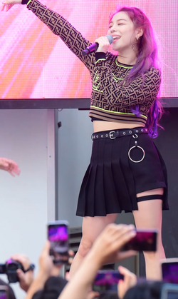 Ailee busking in Myeongdong, July 2019