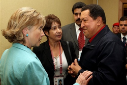 Chávez meets Secretary of State Clinton at the Summit of the Americas on 19 April 2009.