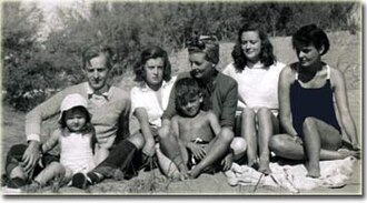 Leloir (top left) with family on an Argentine resort, 1951