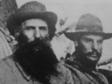 Boer general Koos de la Rey (left) with his secretary Ignatius "Natie" Stephanus Ferreira (1875 – 1947), a son of Naas Ferreira, around 1901.