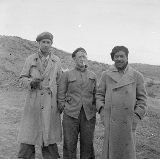 Hughes (right) with two Lincoln Brigade soldiers in Fuentes, October 1937