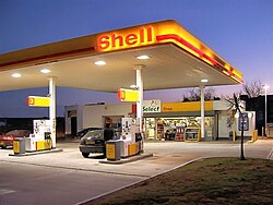 Shell filling station in the UK, 2006