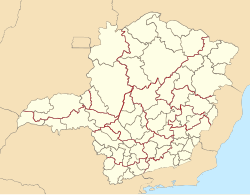 The 13 intermediate geographic regions of Minas Gerais, divided by a red line. Inside them, the immediate geographic regions, divided by a black line.