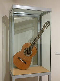 Tárrega's guitar, made by "Ribot y Alcañiz"