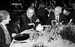Leloir with his wife Amelia and cardiac surgeon René Favaloro.