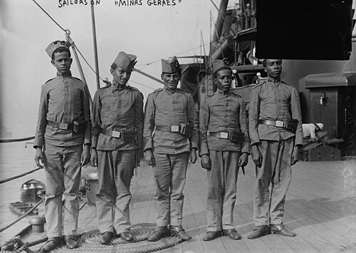 Pardo and preto Brazilian marines pose for a photographer on board Minas Geraes, probably during the ship's visit to the United States in early 1913.