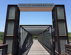 The Town of Kansas Bridge connects pedestrian traffic from the Riverfront Heritage Trail (starting at Berkley Riverfront Park) to River Market.