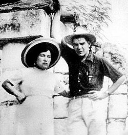 Guevara with his first wife Hilda Gadea at Chichen Itza during their honeymoon trip
