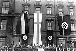 Provincial Bishop Joachim Hossenfelder speaking on the occasion of Luther Day (19 November 1933) in front of the Berlin City Palace