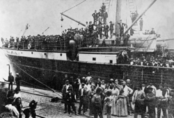A ship with Italian immigrants in the Port of Santos: 1907. Most migrants came to the State of São Paulo, and its main port, the entry gate of Brazil, was Santos. Thus, most migrants from Italy, regardless of their final destination in Brazil, entered through Santos.