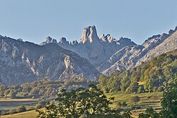 Urriellu peak (Naranjo de Bulnes) from Pozo de La Oracion, Picos de Europa