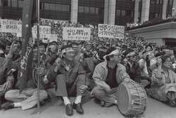 Journalists protest in front of the KBS headquarters in April 1990
