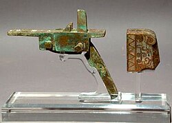 A bronze crossbow trigger mechanism and butt plate that were mass-produced in the Warring States period (475–221 BCE)