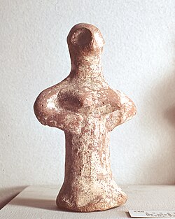 Flat lighting and en face presentation can lessen the visual effect of the Judean pillar figure's directly protruding breasts.