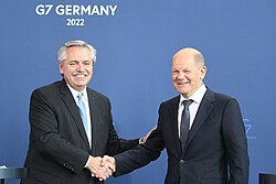 Fernández with German Chancellor Olaf Scholz in Berlin, May 2022