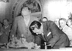 President Perón (right) signs the nationalization of British-owned railways watched by Ambassador Sir Reginald Leeper, March 1948.
