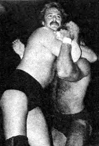 Roberts in a 1981 match against Paul Orndorff