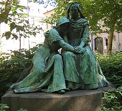 Statue in the Place Maginot in Nancy that personifies the loss of Alsace as the separation of a mother and daughter