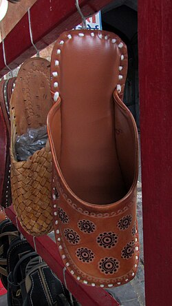 Rajasthani-style leather jooti from Jaipur, India