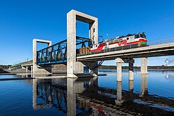 A Sr1-pulled lumber train crossing the drawbridge along the Savo railway in Kuopio, Finland