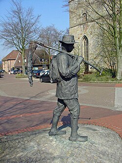 Sculpture depicting a Hollandgänger, Uelsen.