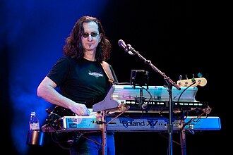 Lee with his Roland Fantom X7 during the 2010–2011 Time Machine Tour