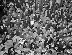 Goodman's swing fans in Oakland, California, in 1940[24]