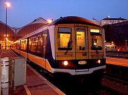 A Thameslink Class 319 at the station