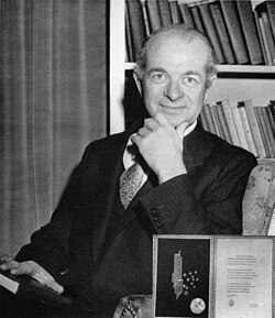 Linus Pauling with an inset of his Nobel Prize in 1955