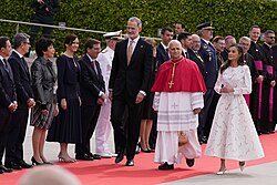 Pope Leo XIV with King Felipe VI and Queen Letizia and other Spanish authorities in his arrival in Madrid, 6 June 2026