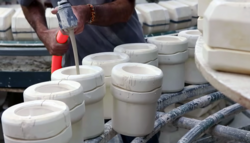 Filling a plaster mould with slip