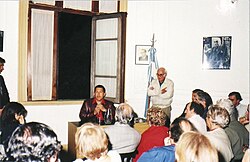 Chávez speaking at an event in Buenos Aires in October 1995