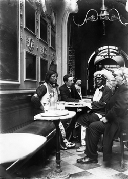Buffalo Bill (far right), Sitting Bull, Black Elk and the Italian journalist and writer Diego Angeli at the famous Antico Caffè Greco in Rome in February 1890, during the Italian tour of the Wild West Show.