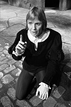 Voight as Prince Hamlet in Hamlet in 1976