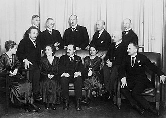 Einstein with other physicists and chemists at the Kaiser Wilhelm Institute, Berlin, 1920[c]