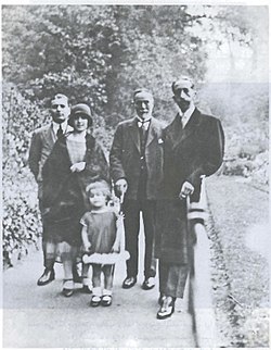 Salim Ali Salam with King Faisal I of Iraq in Richmond Park in London in 1925, along with Salim's son Saeb Salam and daughters Anbara and Rasha. Anbara can be seen wearing an elegant cloche hat and a mid-calf skirt, contrary to prevailing social conventions in Beirut at the time.