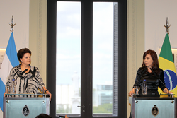 Fernández de Kirchner with Brazilian President Dilma Rousseff in 2011