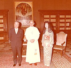 Pope Paul VI meeting with Japanese Foreign Minister Ōhira Masayoshi and his wife in September 1973