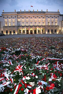 Flowers in front of the Presidential Palace following the death of Poland's top government officials in a plane crash on 10 April 2010