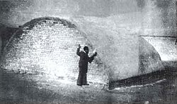 A mass grave of victims of the Farhud, 1941.