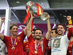 Fernando Torres (left), Juan Mata (centre), and Ramos (right) holding the Henri Delaunay Trophy after winning the UEFA Euro 2012.