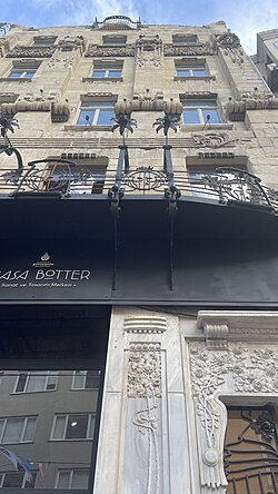 Casa Botter on İstiklal Avenue, designed by Raimondo D'Aronco