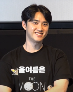 Doh at a stage greeting for The Moon in August 2023